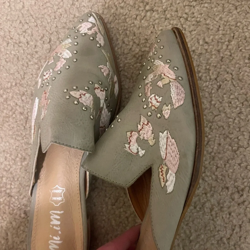 Mi.iM Women's Green Floral Embroidered Flats - Picture 2 of 5